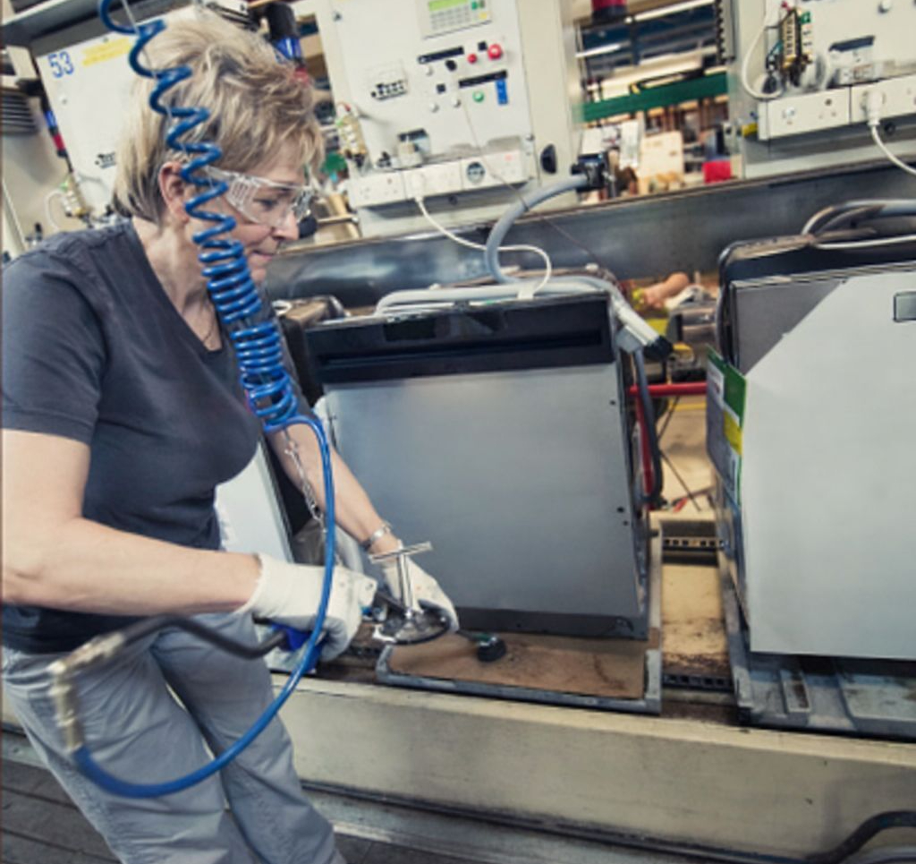 worker_with_safety_glasses.jpg